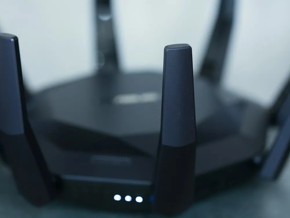 Dört antenli kablosuz router